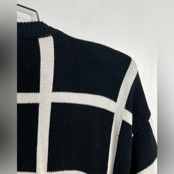 Nordstrom Town Square Women’s Sweatshirt - Picture 5 of 5